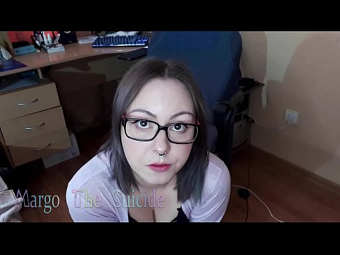 ❤️ Neska sexy betaurrekoekin dildoa zurrupatzen du kameraren aurrean ❌ Pornografia besterik ez %eu.pornma-com.ruan