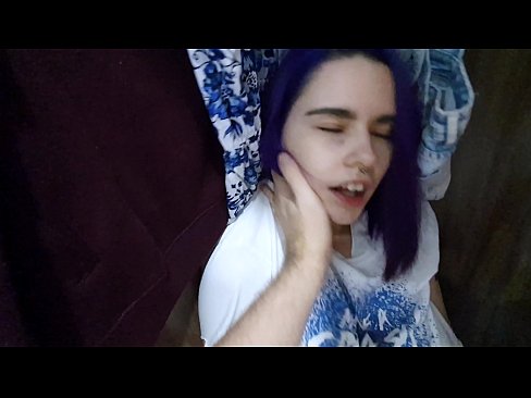 ❤️ Nire ahizpa armairuan aurkitu eta lagundu zion esperma ❌ Pornografia besterik ez %eu.pornma-com.ruan