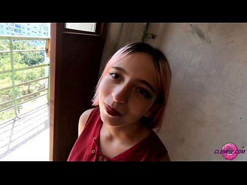 ❤️ Ikasle sentsuak arrotz bat zurrupatzen du kanpoaldean - Cum On His Face ❌ Pornografia besterik ez %eu.pornma-com.ruan